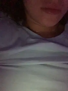 Snapshot of BetinaSoares chatting on 11, 11, 2025 BetinaSoares online show from 11, 11, 2025