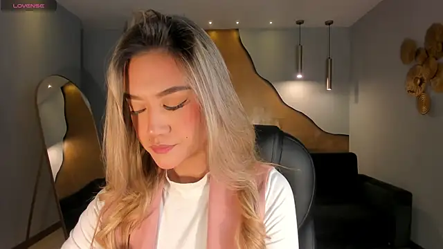 RebeccaHudson online show from 27, 3, 2026