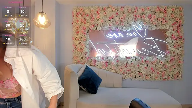 RebeccaHudson online show from 17, 10, 2025