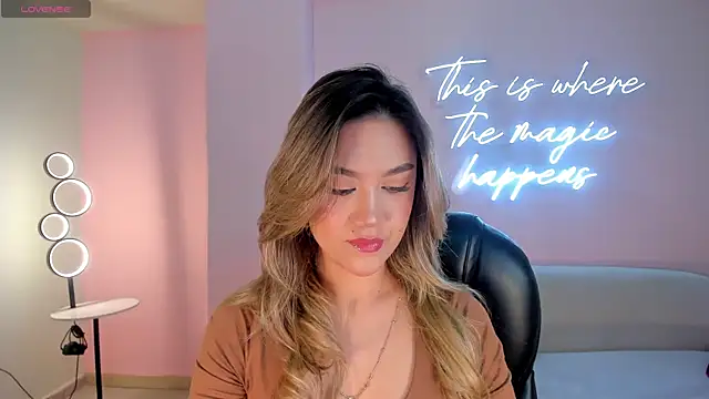 RebeccaHudson online show from 1, 10, 2025