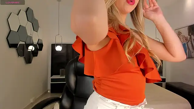 Snapshot of RebeccaHudson chatting on 21, 6, 2026 RebeccaHudson online show from 21, 6, 2026