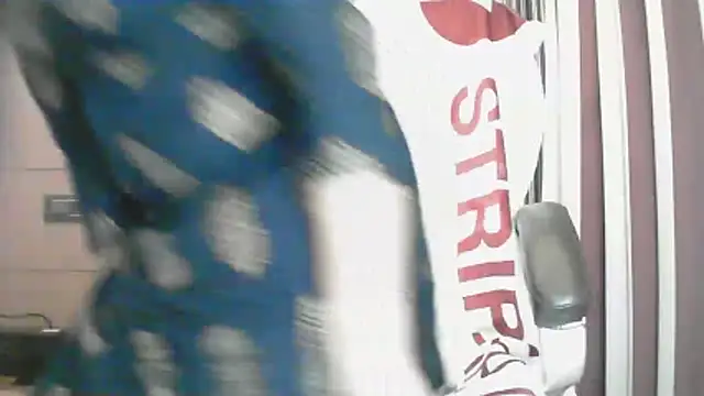 Snapshot of collage_hoty chatting on 18, 12, 2025 collage hoty online show from 18, 12, 2025