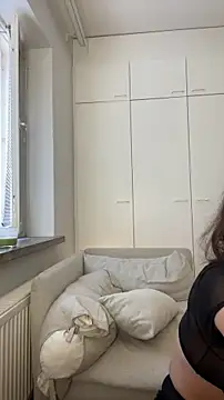 MilkyHoneyLullabies online show from 3, 8, 2026
