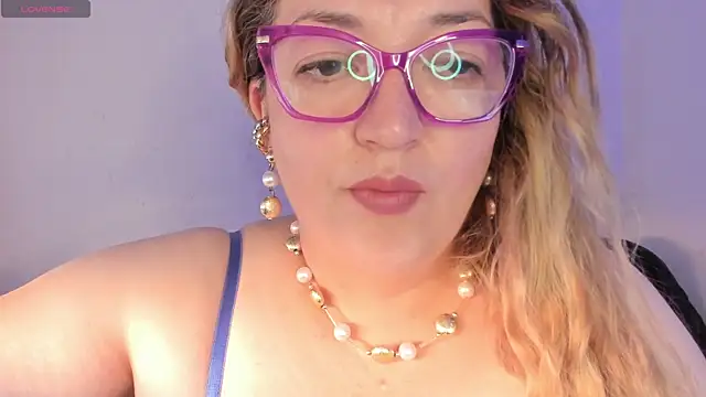 Naty Mature  online show from 10, 6, 2026
