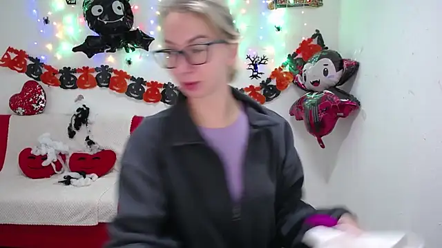 Snapshot of VasilisaSii chatting on 27, 10, 2025 VasilisaSii online show from 27, 10, 2025