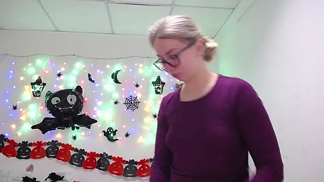 Snapshot of VasilisaSii chatting on 22, 10, 2025 VasilisaSii online show from 22, 10, 2025