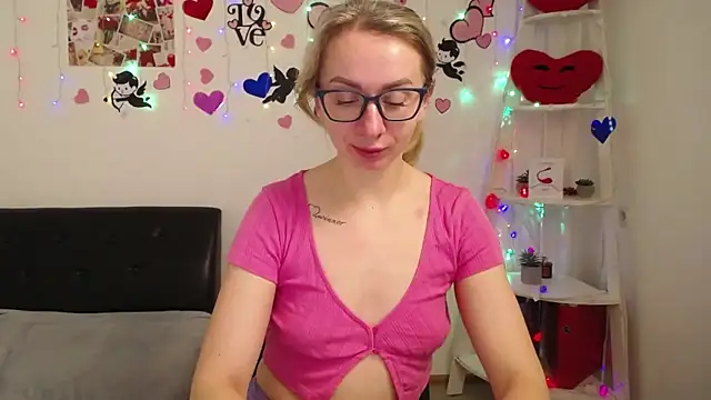 Snapshot of VasilisaSii chatting on 12, 3, 2025 VasilisaSii online show from 12, 3, 2025