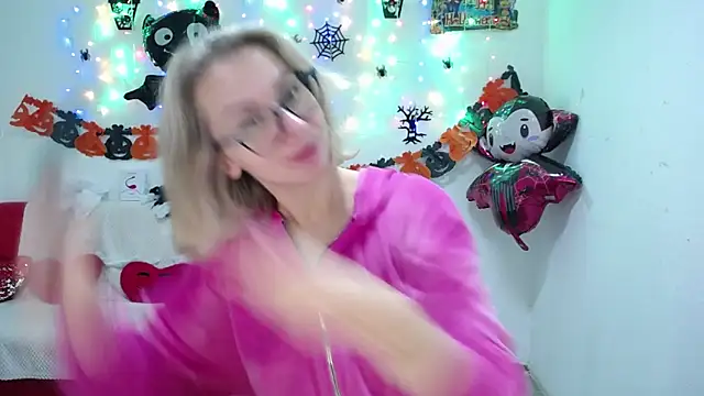 Snapshot of VasilisaSii chatting on 18, 10, 2025 VasilisaSii online show from 18, 10, 2025