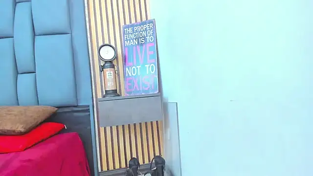 candela collinss online show from 4, 1, 2025