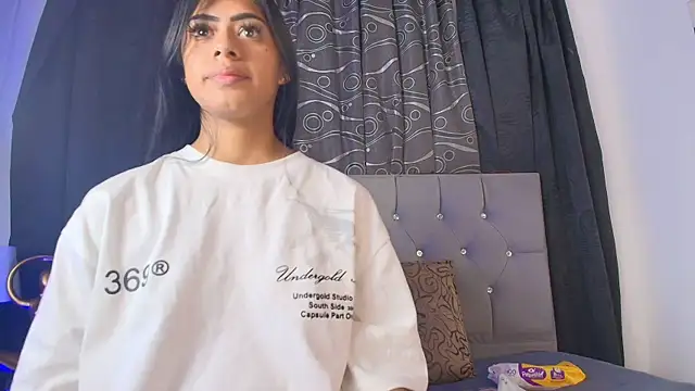 Snapshot of meggan_77 chatting on 12, 11, 2025 meggan 77 online show from 12, 11, 2025