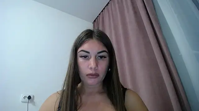 Snapshot of LinaSparks chatting on 8, 10, 2025 LinaSparks online show from 8, 10, 2025