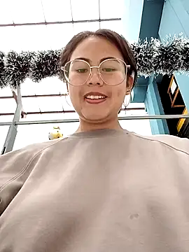 lara moon25 online show from 5, 1, 2025