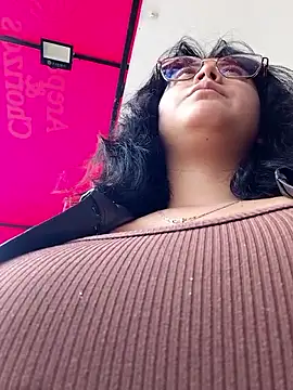 lara moon25 online show from 4, 12, 2025