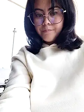 lara moon25 online show from 4, 11, 2025