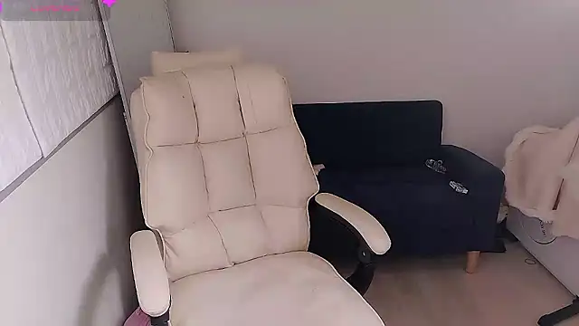 who Lilly online show from 21, 9, 2025