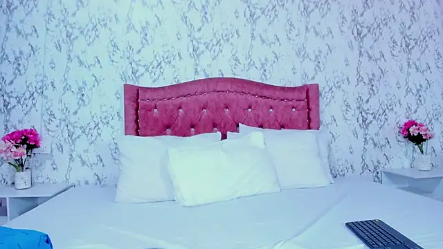 Mia Malkovaa  online show from 28, 10, 2025