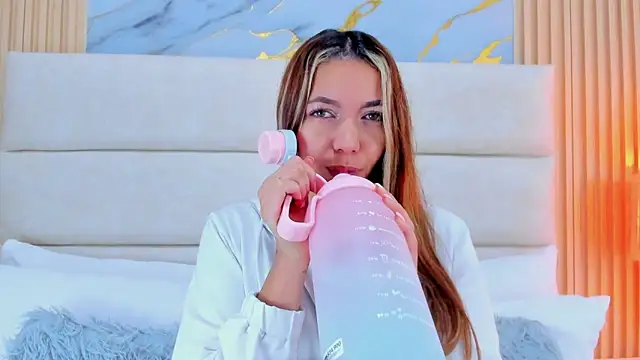 Mia Malkovaa  online show from 29, 5, 2026