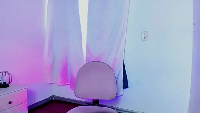 Mia Malkovaa  online show from 7, 3, 2025