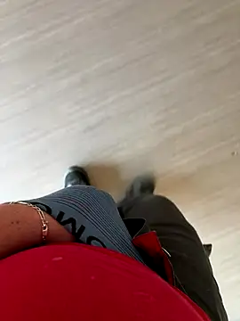 Snapshot of lescoquin2215 chatting on 6, 1, 2026 lescoquin2215 online show from 6, 1, 2026