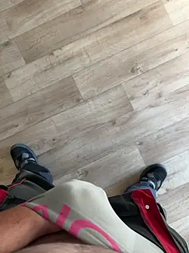 Snapshot of lescoquin2215 chatting on 6, 10, 2025 lescoquin2215 online show from 6, 10, 2025