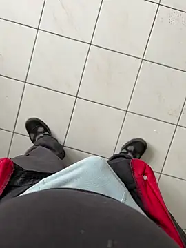 Snapshot of lescoquin2215 chatting on 21, 11, 2025 lescoquin2215 online show from 21, 11, 2025