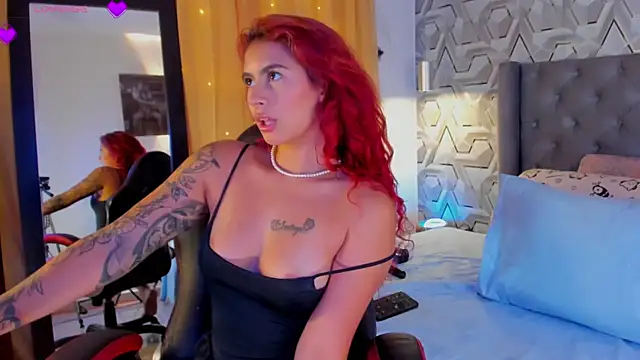 Sophiee Hill online show from 25, 9, 2025