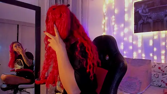 Sophiee Hill online show from 31, 1, 2025