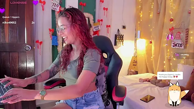 Sophiee Hill online show from 21, 12, 2025