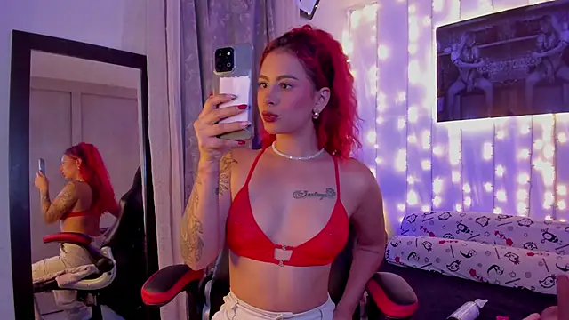 Sophiee Hill online show from 7, 2, 2025