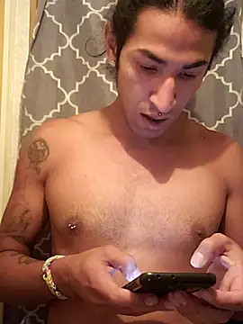 LargeDominoes online show from 18, 4, 2026