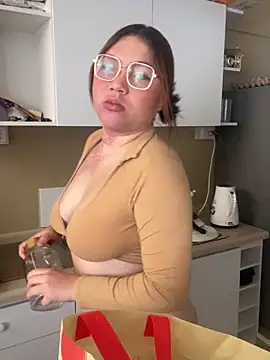 WhiteWomen online show from 2, 11, 2025