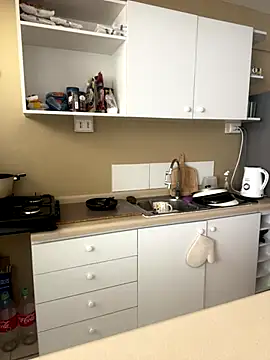 WhiteWomen online show from 6, 10, 2025