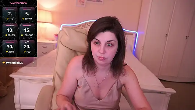 Snapshot of MirandaWong chatting on 24, 2, 2025 MirandaWong online show from 24, 2, 2025