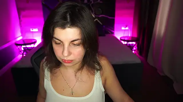 Snapshot of MirandaWong chatting on 15, 11, 2025 MirandaWong online show from 15, 11, 2025