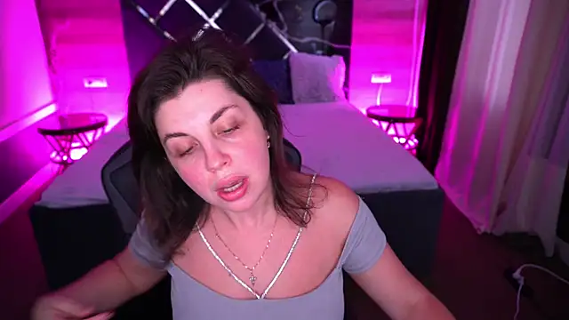 Snapshot of MirandaWong chatting on 13, 10, 2025 MirandaWong online show from 13, 10, 2025