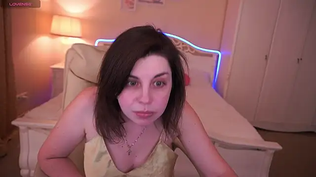 Snapshot of MirandaWong chatting on 24, 2, 2025 MirandaWong online show from 24, 2, 2025