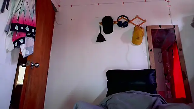 Snapshot of calioppe01 chatting on 8, 7, 2026 calioppe01 online show from 8, 7, 2026