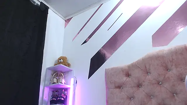 Kitten Hot  online show from 2, 10, 2025