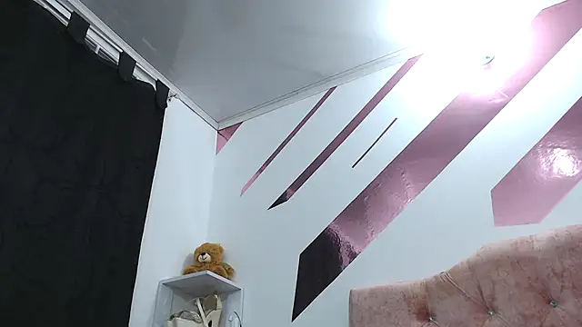 Kitten Hot  online show from 10, 9, 2025