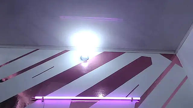 Kitten Hot  online show from 2, 12, 2025