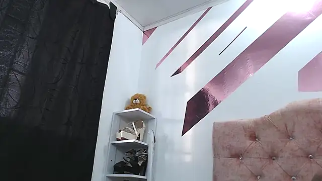 Kitten Hot  online show from 12, 9, 2025