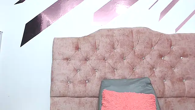 Kitten Hot  online show from 16, 3, 2025