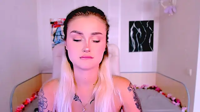  Ravenaa online show from 5, 10, 2025