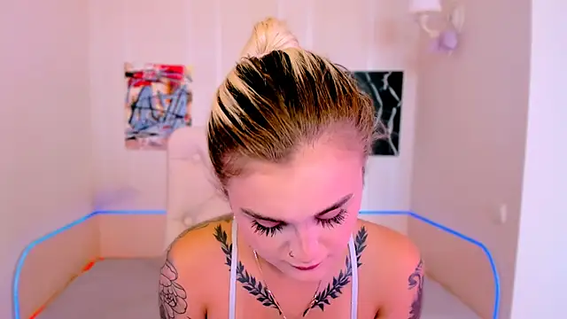  Ravenaa online show from 22, 9, 2025