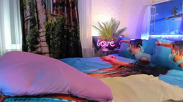 Evie Hill online show from 15, 4, 2026