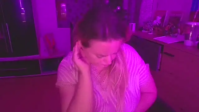 Snapshot of Meliss_Official9 chatting on 16, 12, 2025 Meliss Official9 online show from 16, 12, 2025