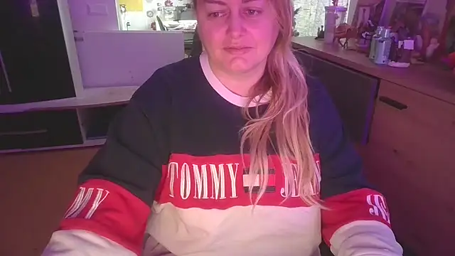 Snapshot of Meliss_Official9 chatting on 22, 12, 2025 Meliss Official9 online show from 22, 12, 2025