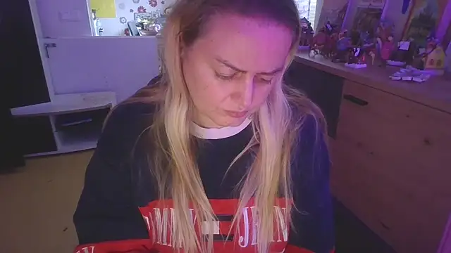 Snapshot of Meliss_Official9 chatting on 5, 12, 2025 Meliss Official9 online show from 5, 12, 2025