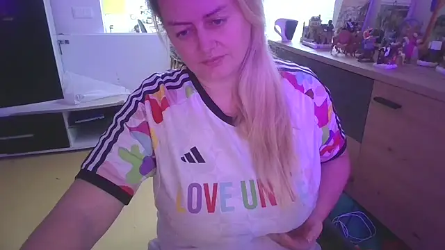 Snapshot of Meliss_Official9 chatting on 3, 12, 2025 Meliss Official9 online show from 3, 12, 2025