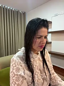 Alice Biel online show from 2, 3, 2025